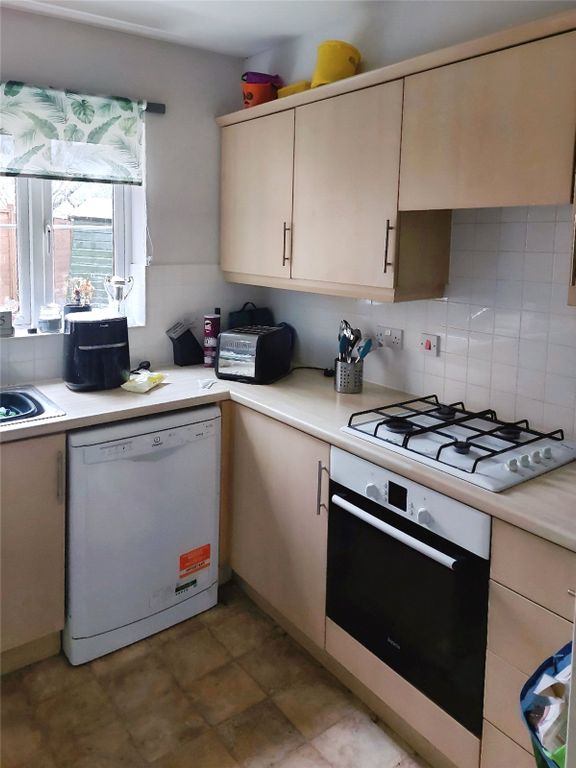Property photo 2 of 7 Kitchen