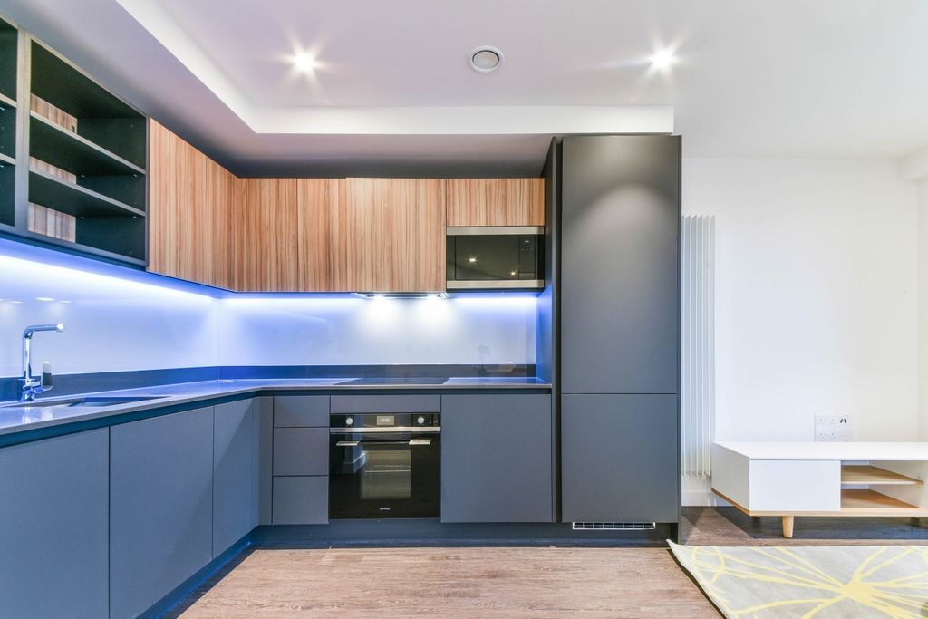 Property photo 2 of 7 Kitchen