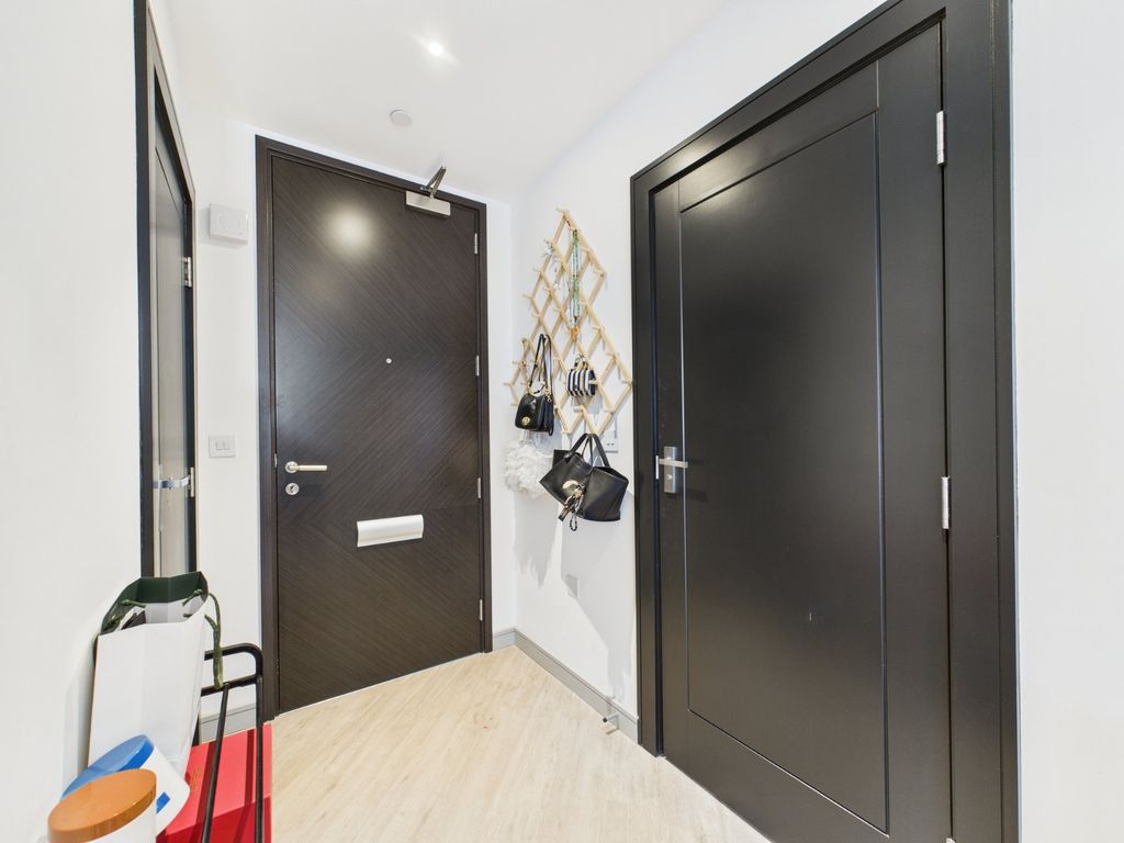 Property photo 3 of 20 Entrance