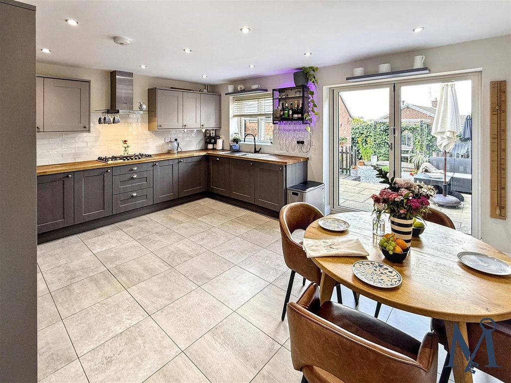 Property photo 2 of 24 Kitchen Diner