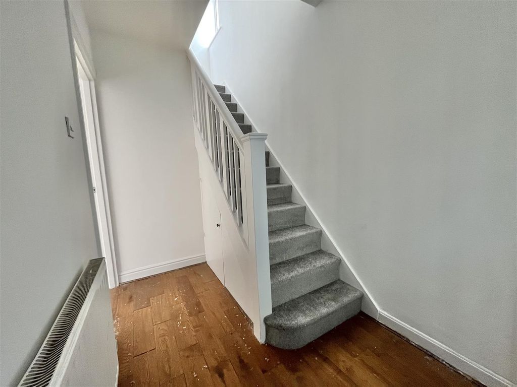 Property photo 2 of 20 Entrance Hallway