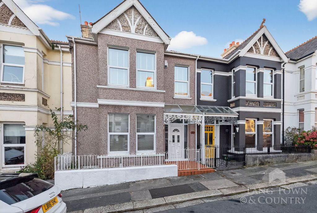 Property photo 1 of 18