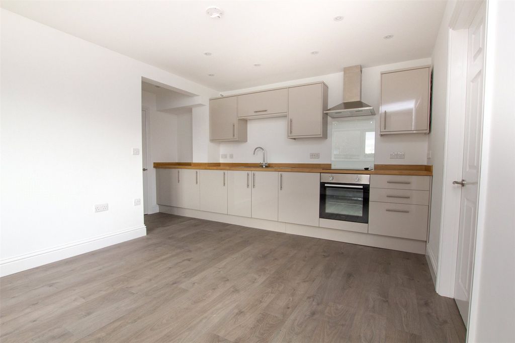 Property photo 2 of 10 Kitchen/Reception