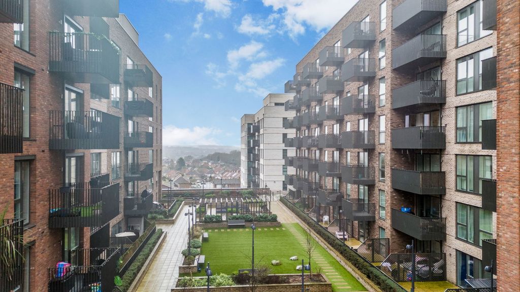 Property photo 3 of 25