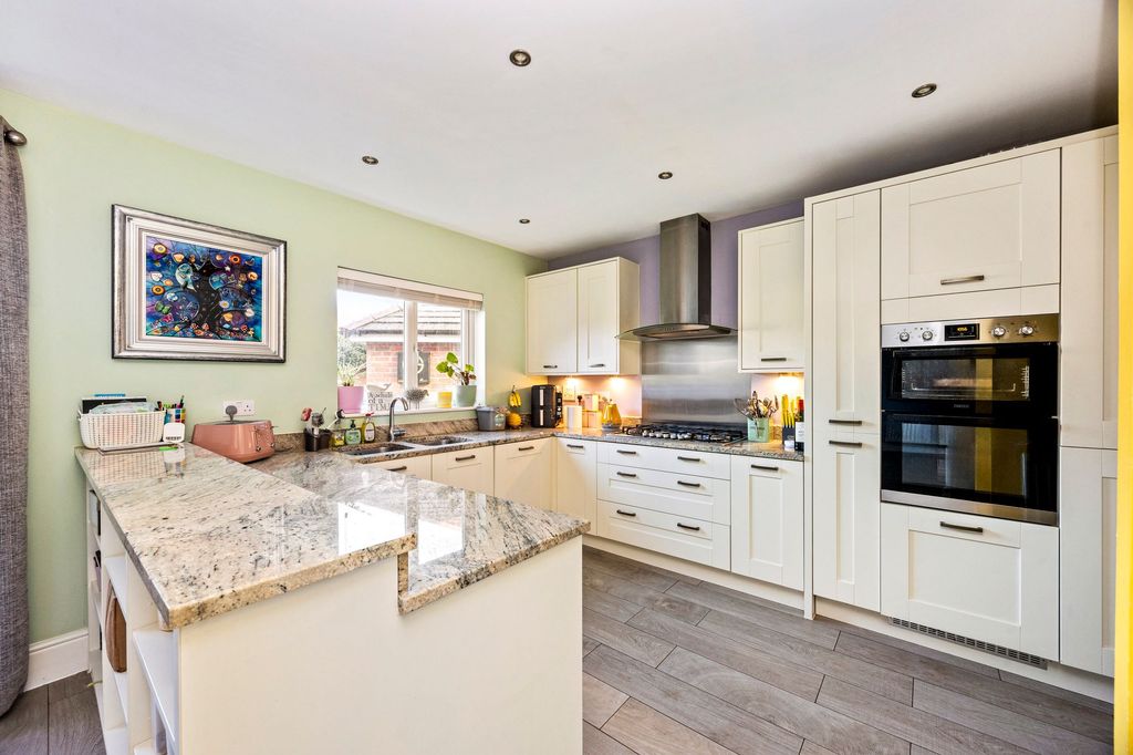 Property photo 2 of 27