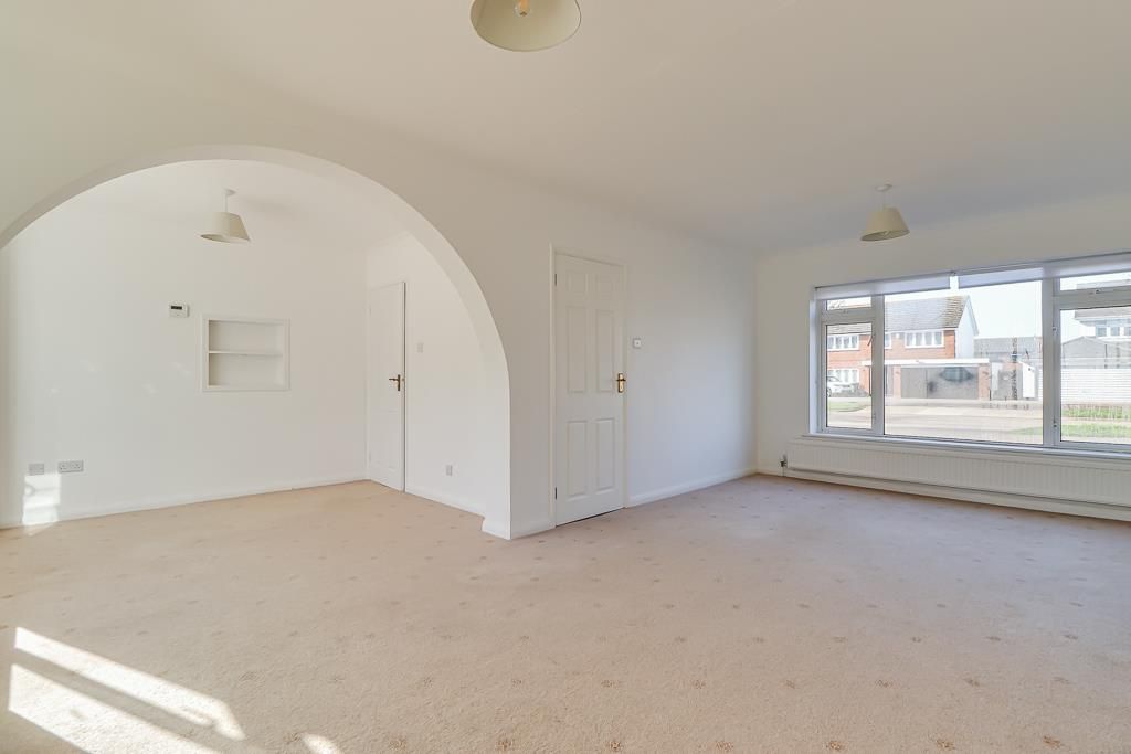 Property photo 3 of 25 Lounge/Dining Room