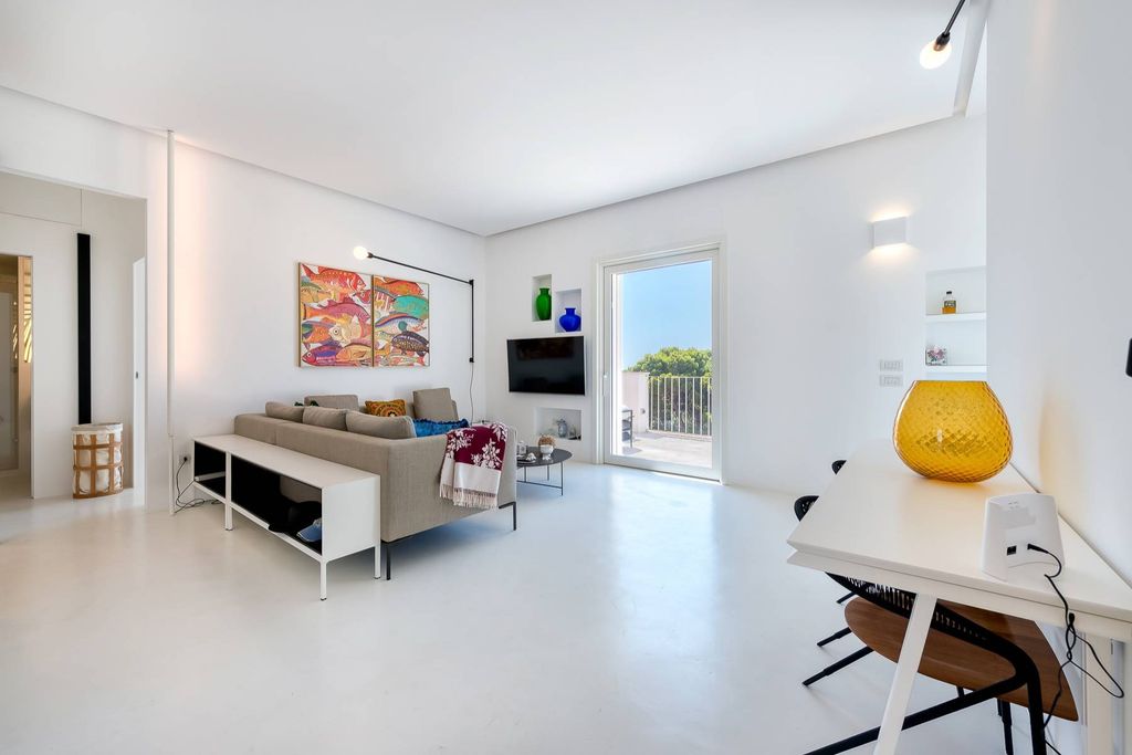 Property photo 1 of 32