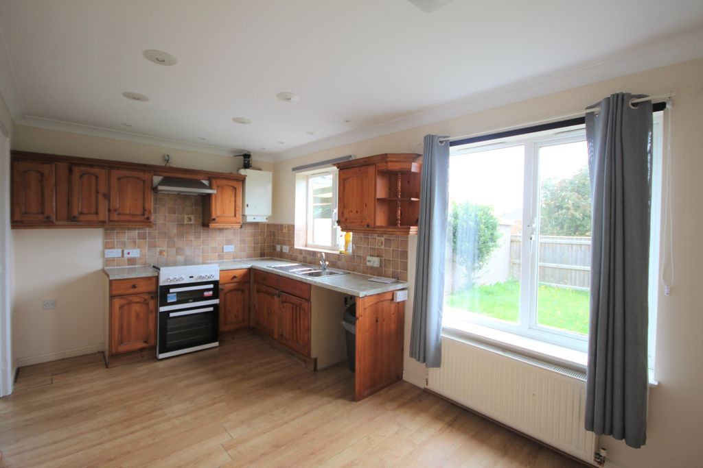Property photo 2 of 9 Kitchen