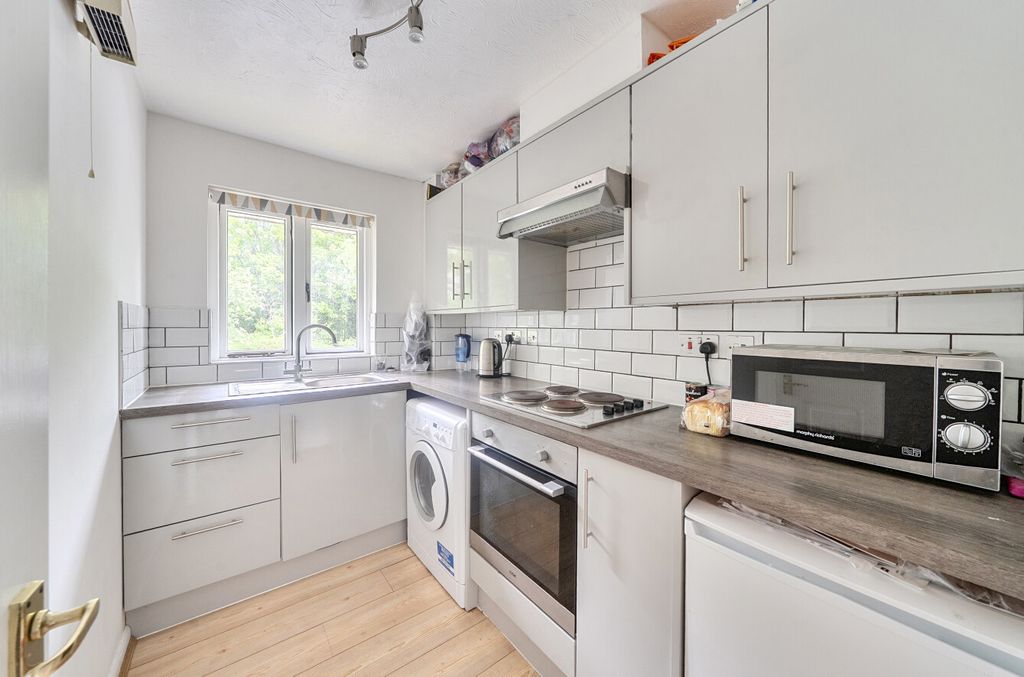 Property photo 2 of 10 Kitchen