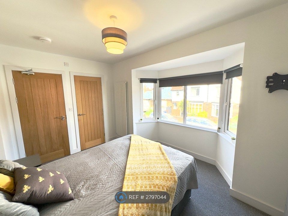 Property photo 1 of 35 Room 5