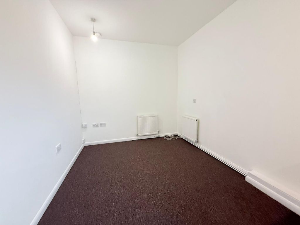 Property photo 2 of 8 Gallery