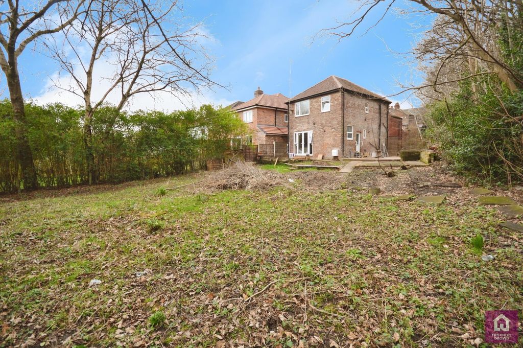 Property photo 2 of 12 Garden