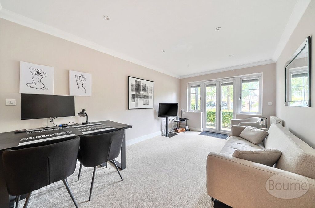 Property photo 2 of 9 3Db19A91-883c-444...