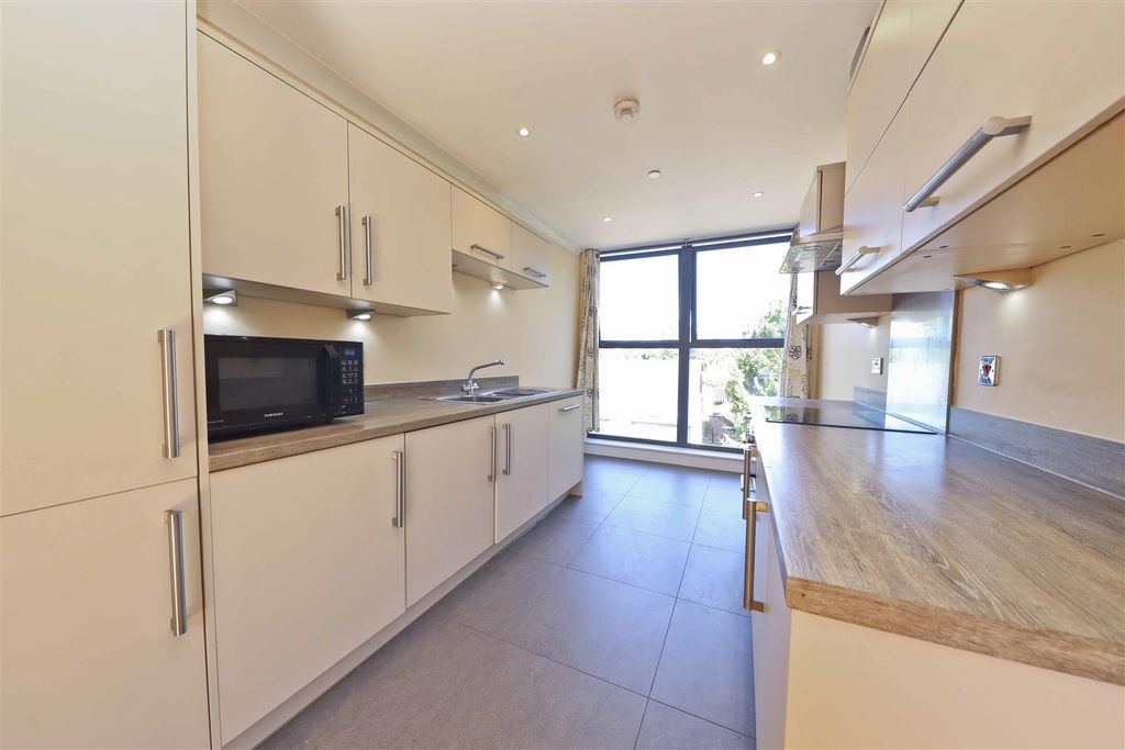 Property photo 2 of 14 Kitchen