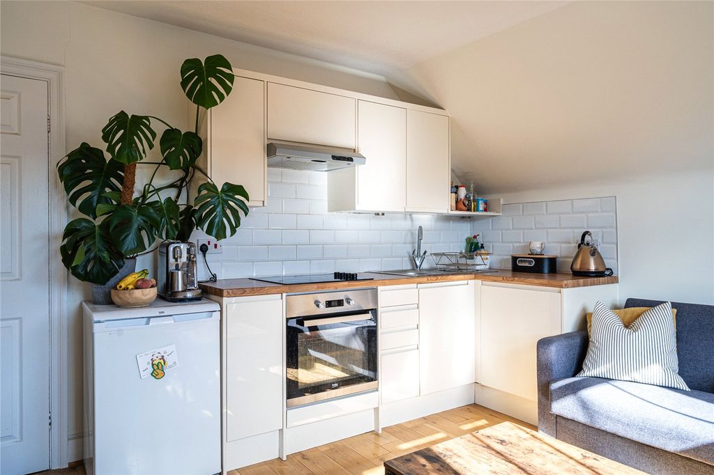 Property photo 3 of 10 Picture No. 13