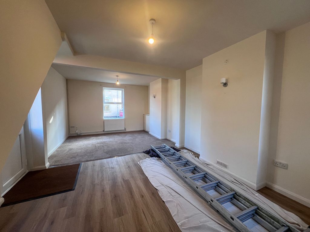 Property photo 3 of 10 Front