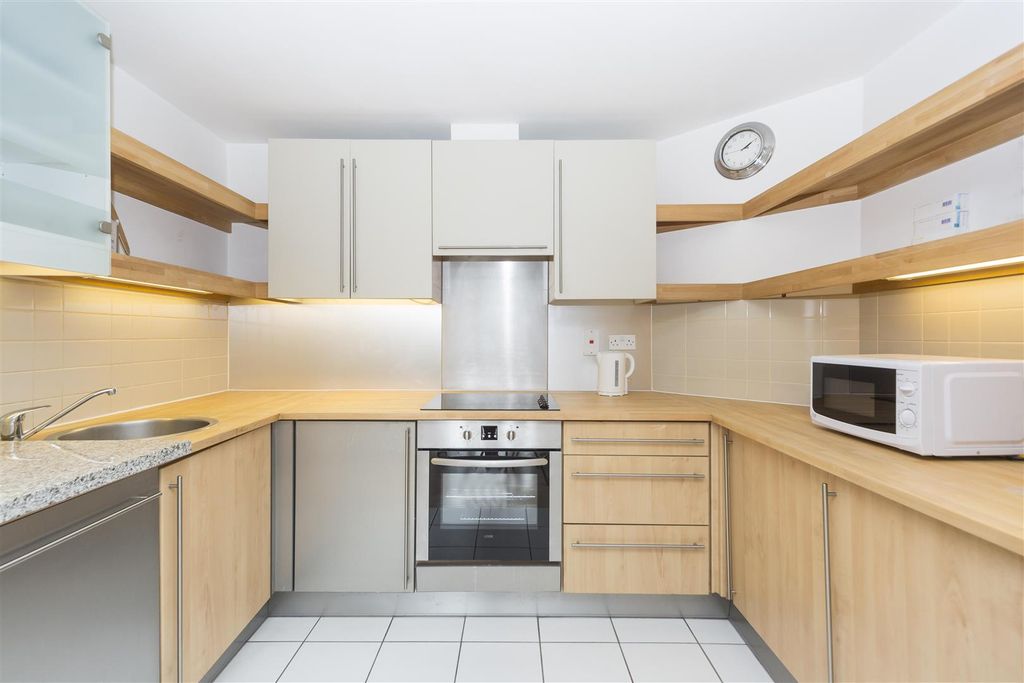 Property photo 3 of 10 42 Edison Bld5.Jpg