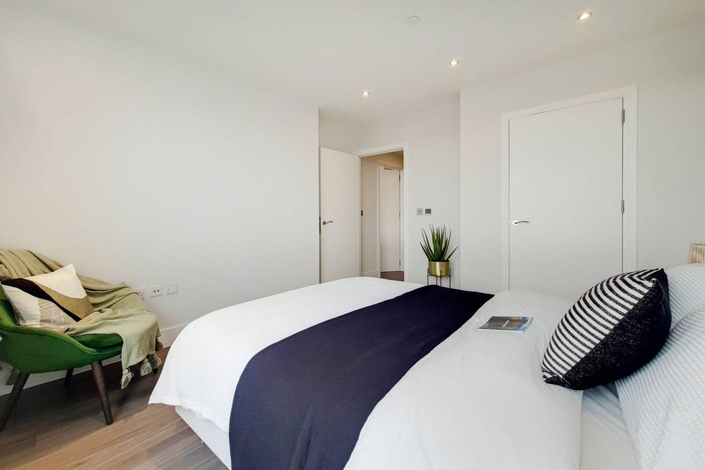 Property photo 2 of 23