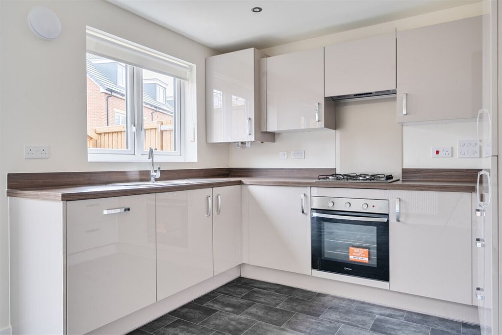 Property photo 3 of 9 Kitchen