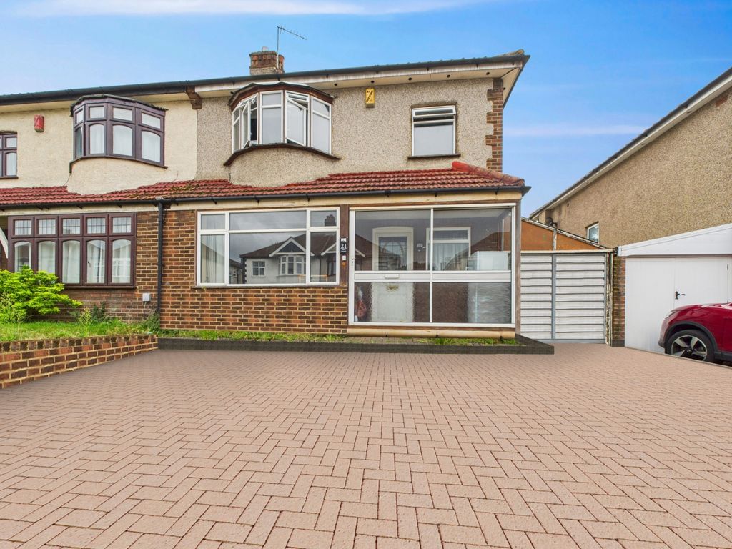 Property photo 1 of 12 Cam02615G0-Pr0113-Still013 2