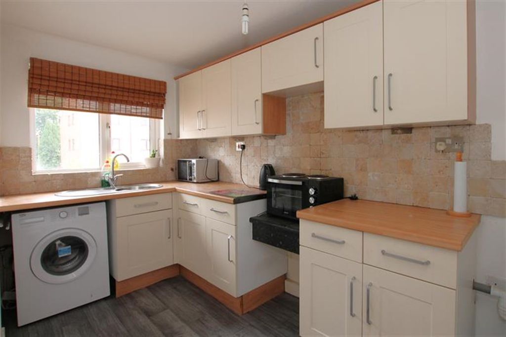 Property photo 2 of 11 Kitchen