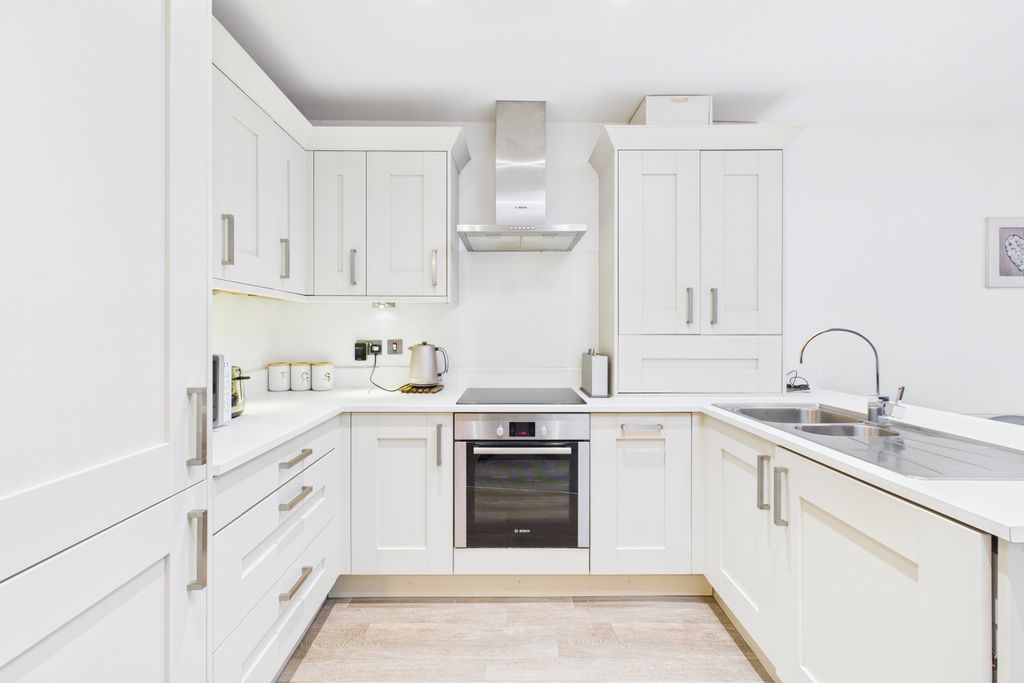 Property photo 1 of 11 Cam03162G0-Pr0400-Still004