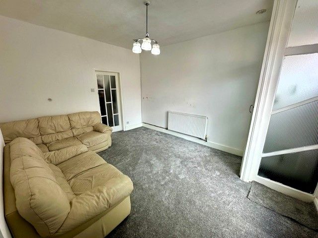 Property photo 3 of 14 Lounge