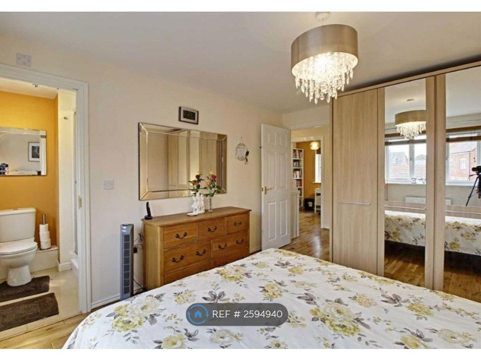Property photo 2 of 16 Master Bedroom With En-Suite