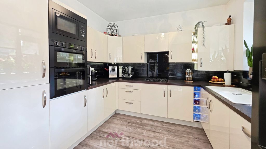 Property photo 3 of 29