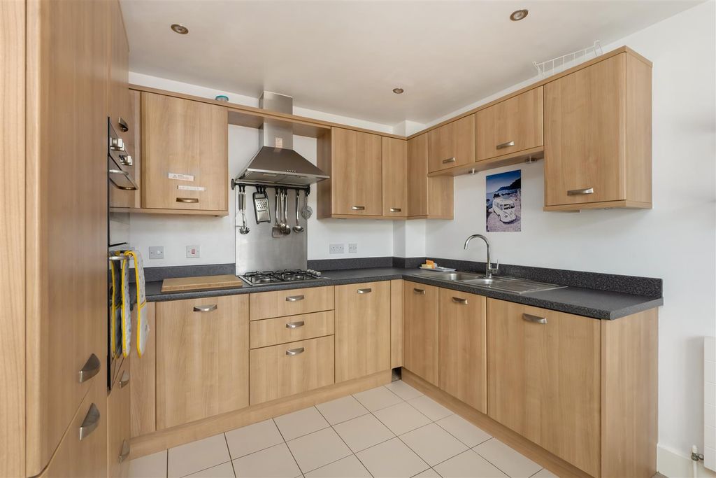 Property photo 3 of 14 Wicketts End, Whitstable
