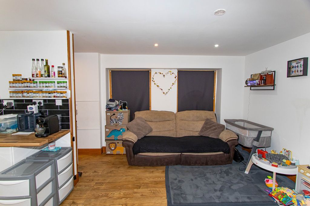 Property photo 2 of 11 Not Specified