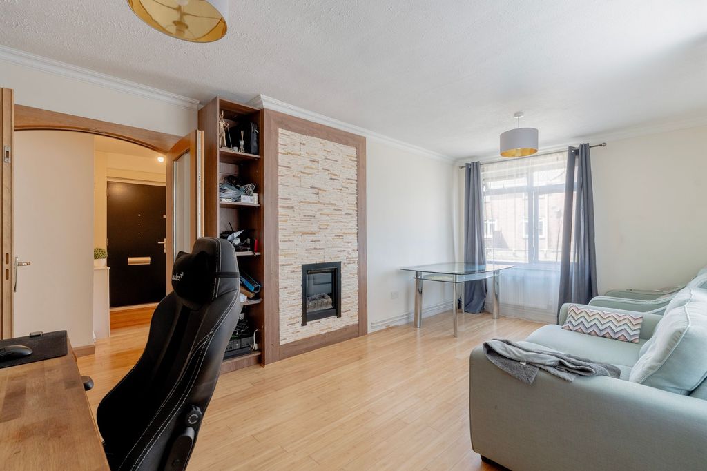 Property photo 2 of 12
