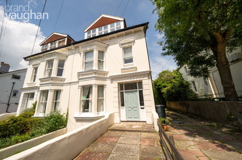 Property photo 1 of 7 External