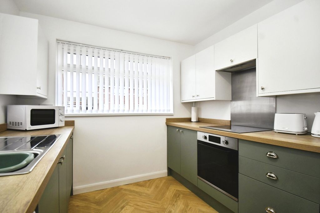 Property photo 3 of 26 Pbox-Img.Jpg
