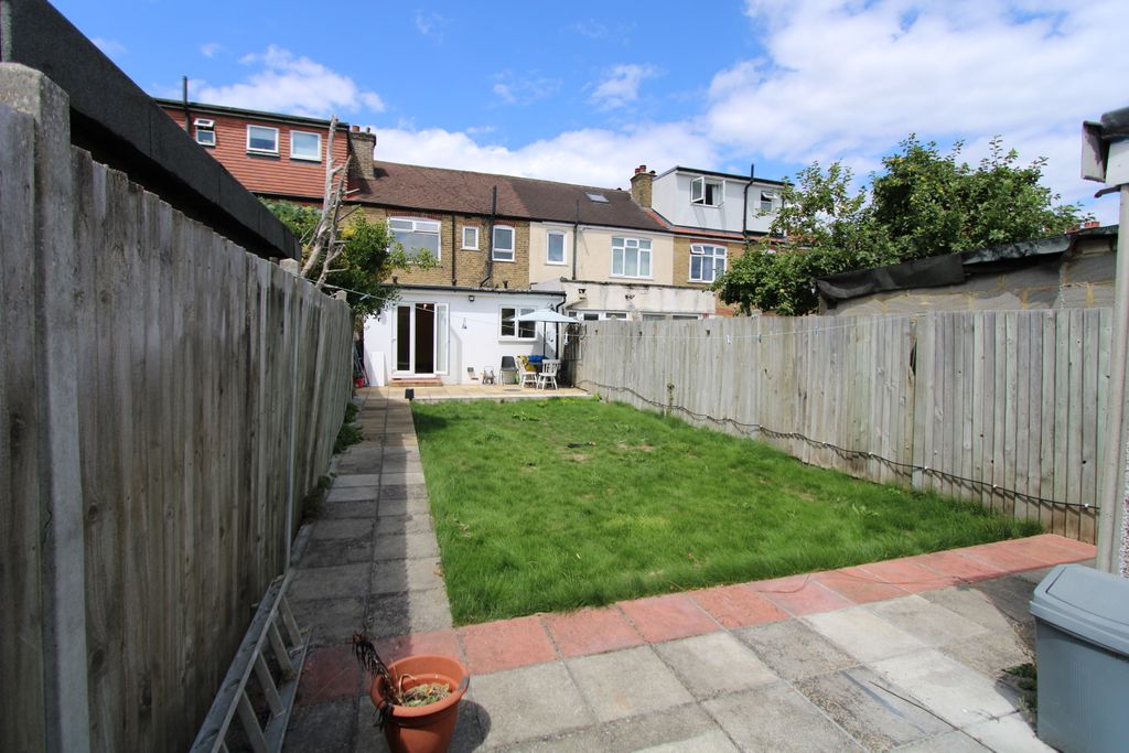 Property photo 2 of 18