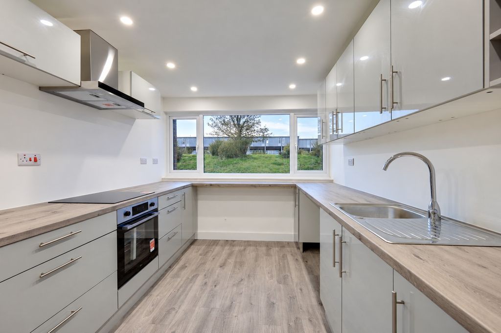 Property photo 2 of 14 6110434