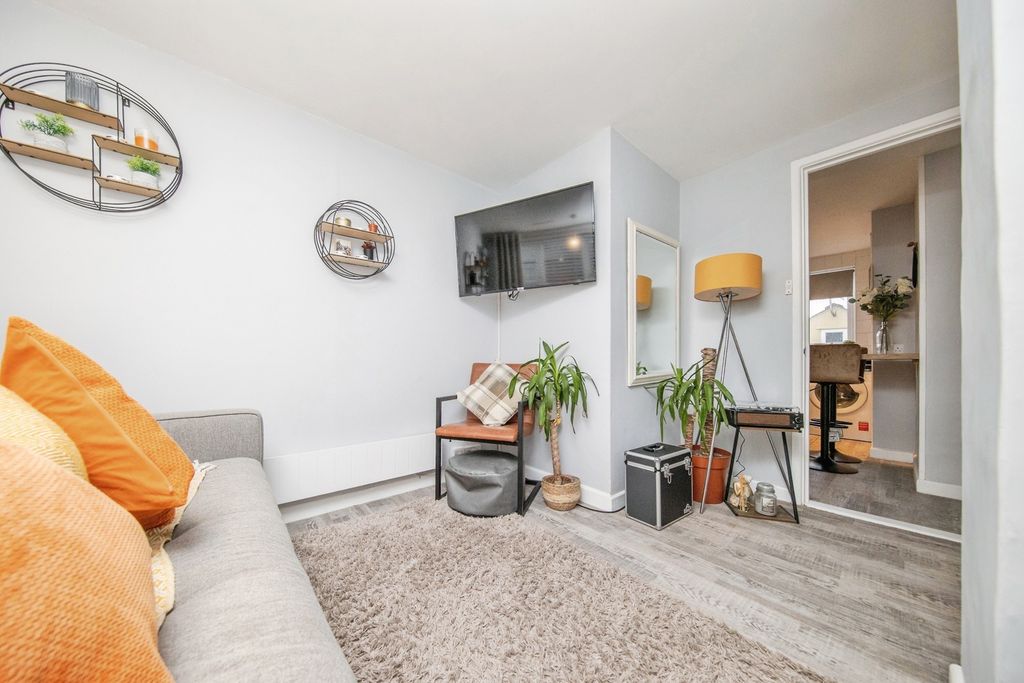 Property photo 3 of 15 Pbox-Img.Jpg