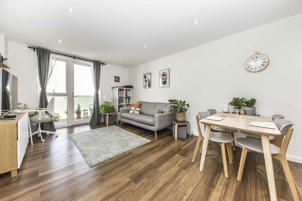 Property photo 2 of 7