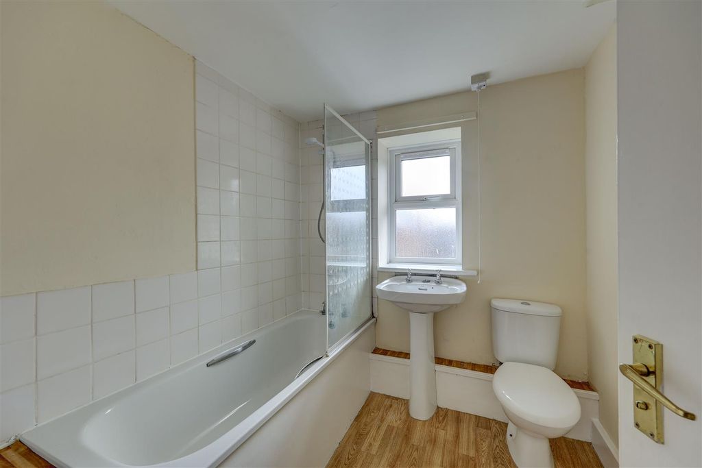 2 bed flat for saleCastlegate, Penrith CA11 photo 5