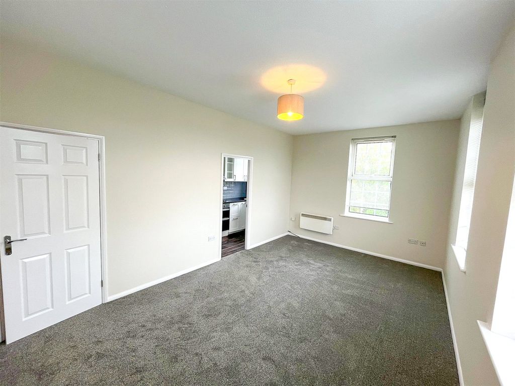 Property photo 3 of 9 Picture No. 14