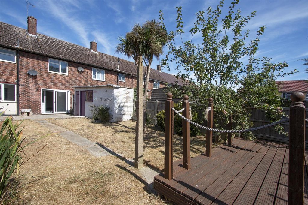 Property photo 3 of 13 Grimston Road Ss14