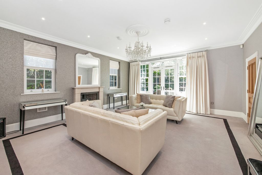 Property photo 2 of 23