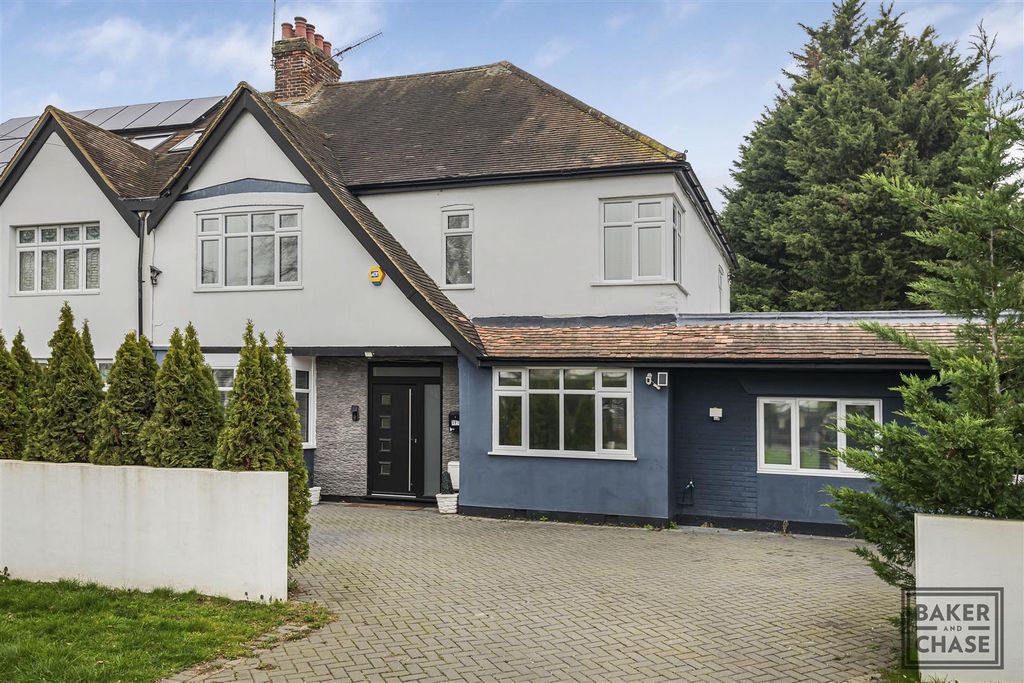 Property photo 1 of 36 Front Garden