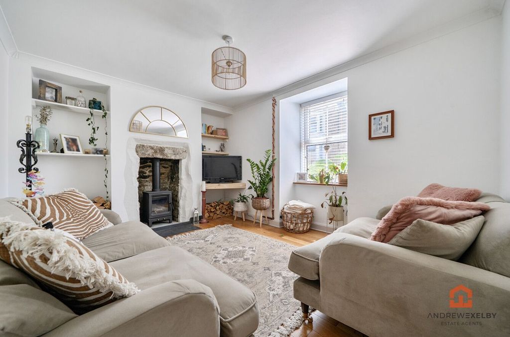 Property photo 2 of 19