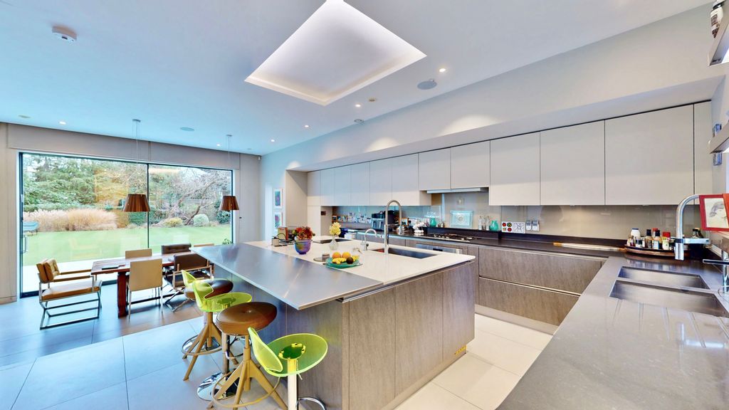 Property photo 3 of 51