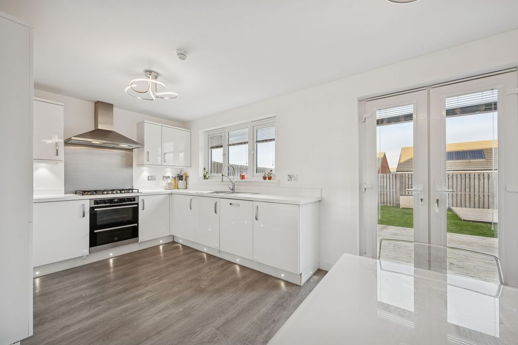 Property photo 3 of 30 Kitchen