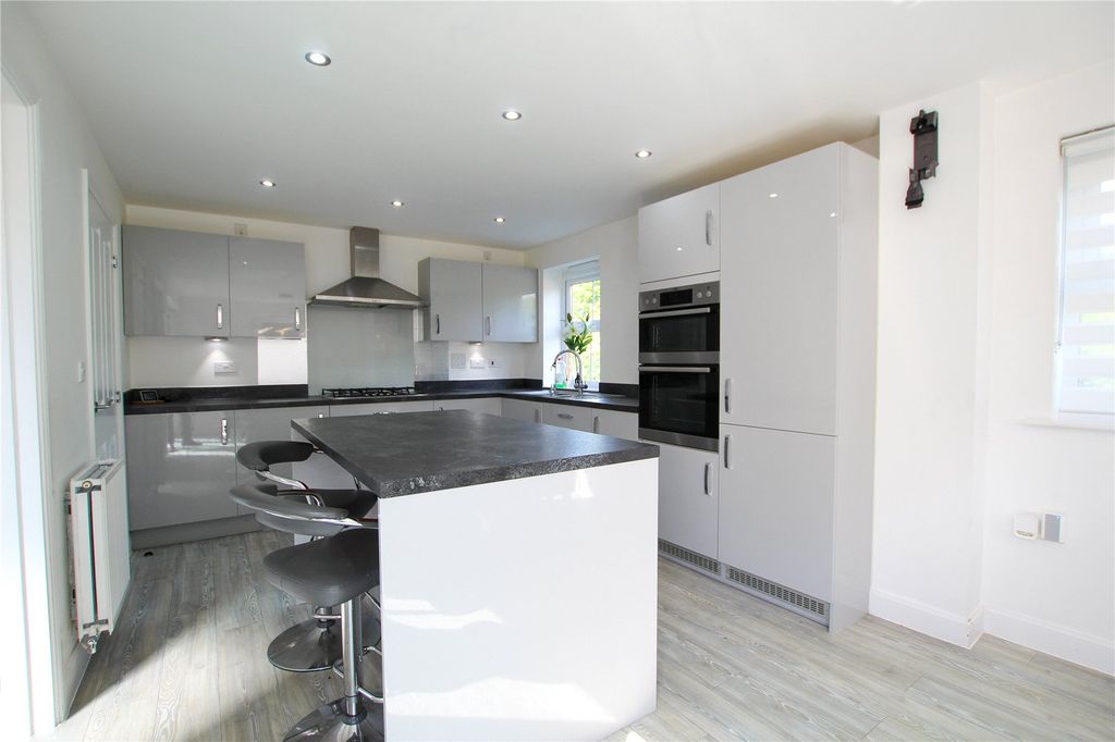Property photo 2 of 27 Kitchen Dining Room.