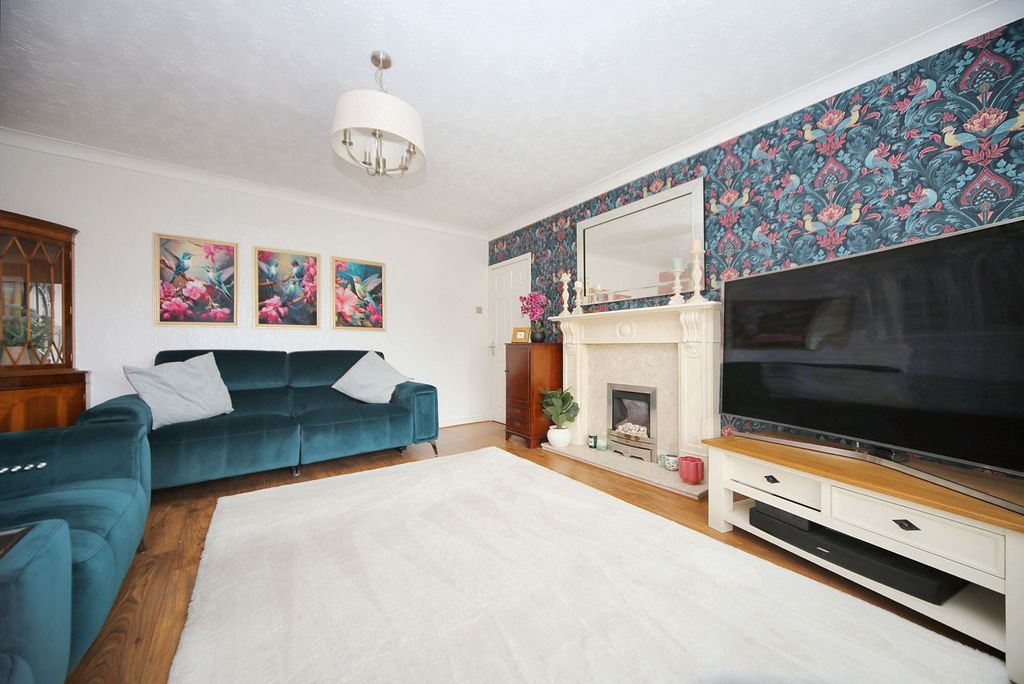 Property photo 2 of 25