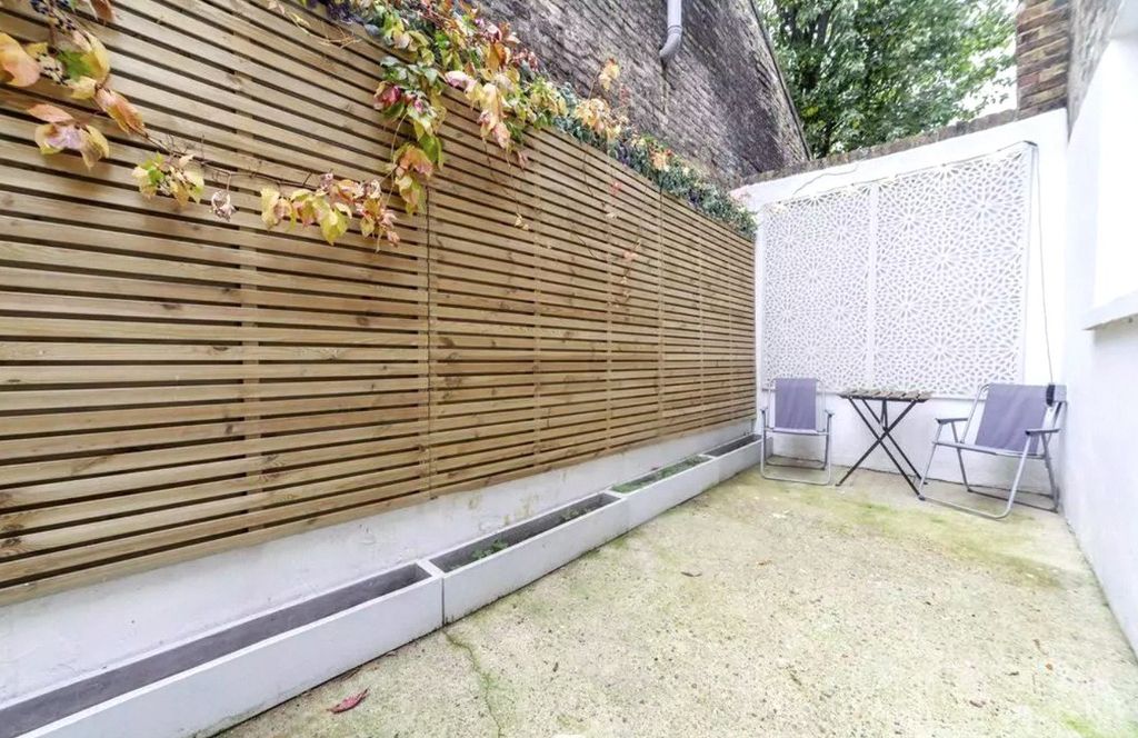 Property photo 2 of 8 Picture No. 17