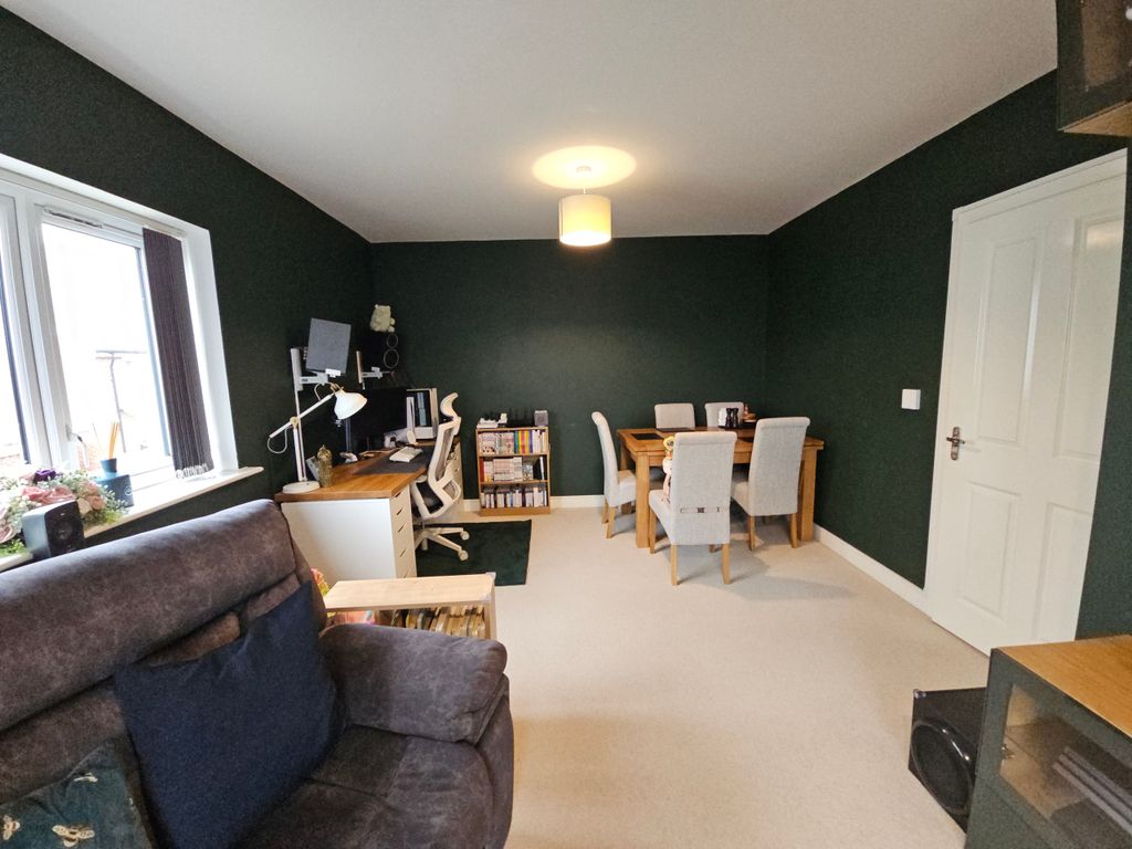 Property photo 3 of 9 03. Dining